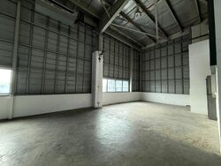 Thyssen Haniel Logistics Centre (D16), Warehouse #597569391
